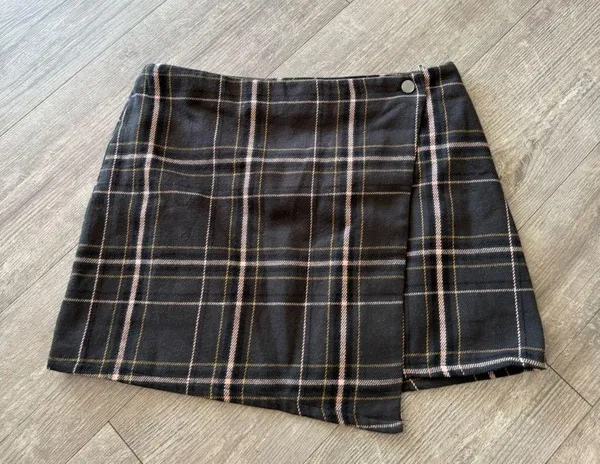 LAST PRICE🍒🤍 NO BOUNDARIES flannel faux wrap skirt 💐 - Image 5