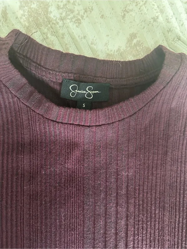 Jessica Simpson Ribbed Short Sleeve Top in Deep Plum - Image 3