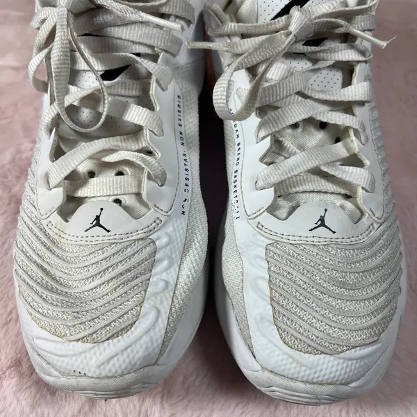 Jordan Nike Air Women’s size 6 - Image 3