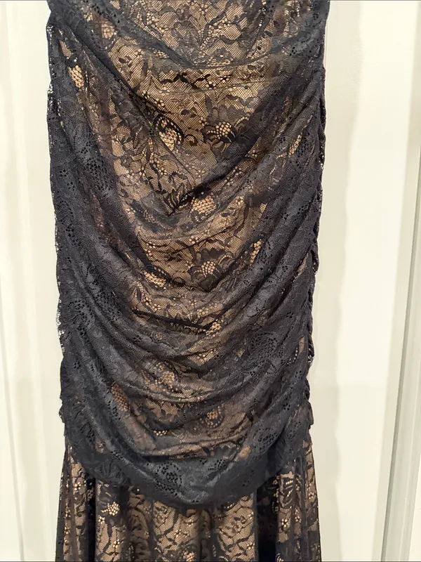Laundry‎ By Shelli Segal Black Lace Gown with Nude Underlay 4 - Image 3
