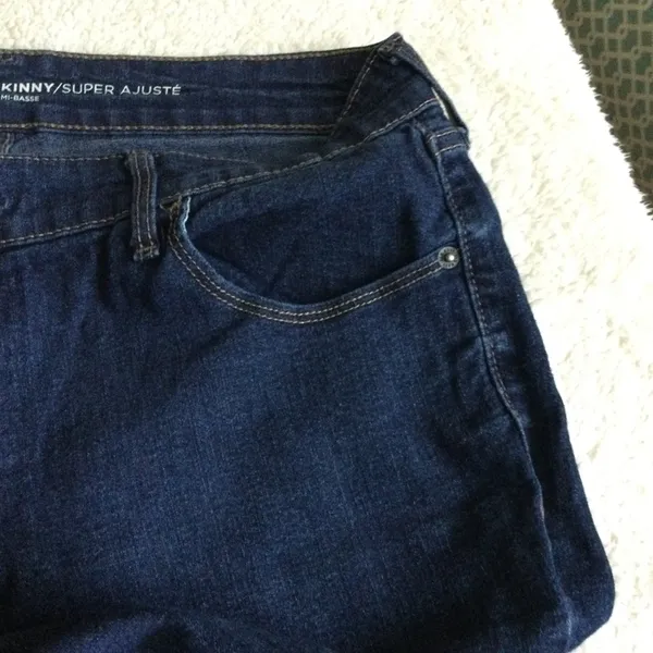 Old Navy Super Skinny Mid Rise Women's Dark Wash Blue Denim Jeans - Size 12 - Image 7