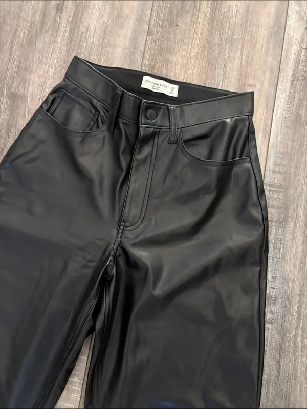 Abercrombie & Fitch the loose high rise faux leather black pant size 25 - Image 8