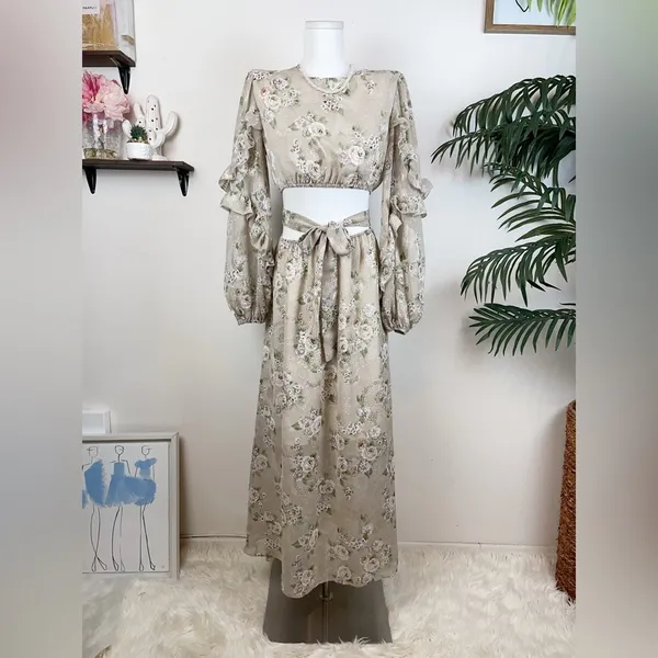 En Saison Calista Cut Out Floral Maxi Dress in Taupe Sage Small - Image 2
