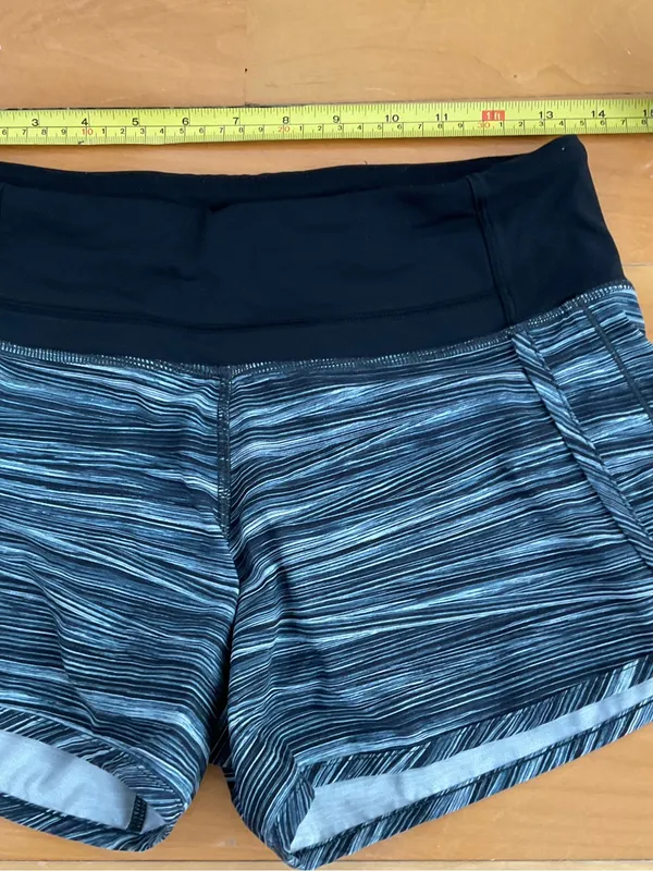 Lululemon Run Times Short (4-way Stretch 4") Low Tide Alpine White Black Sz 4 - Image 3