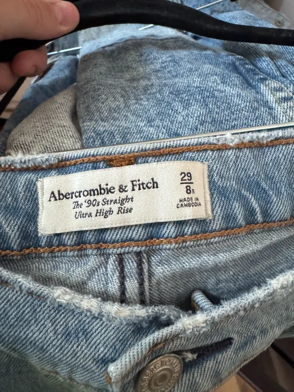 Abercrombie High-Rise Jeans - Image 4