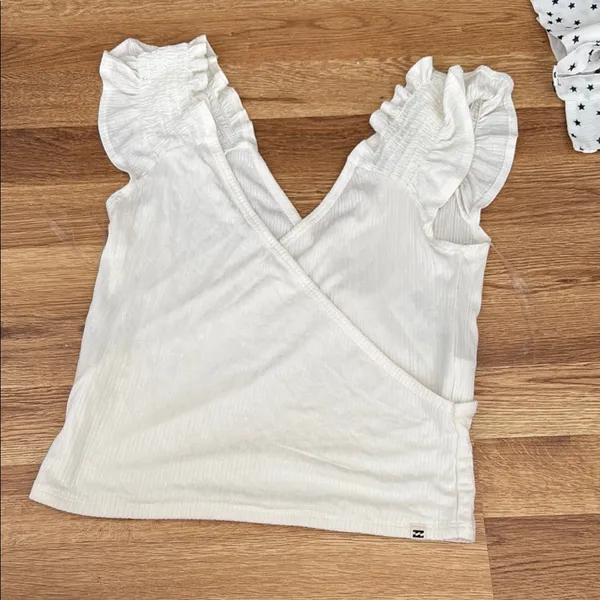 Billabong white / Cream ribbed cris-cross crop tank with Ruffled Sleeves medium - Image 2