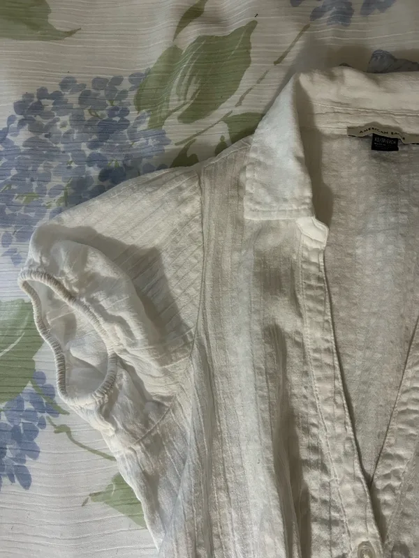 American Eagle V-Neck top puff sleeves tie back  - Image 3