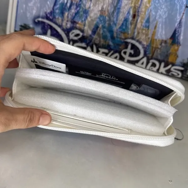 Disney parks D-tech Aladdin VHS case phone wallet - Image 6