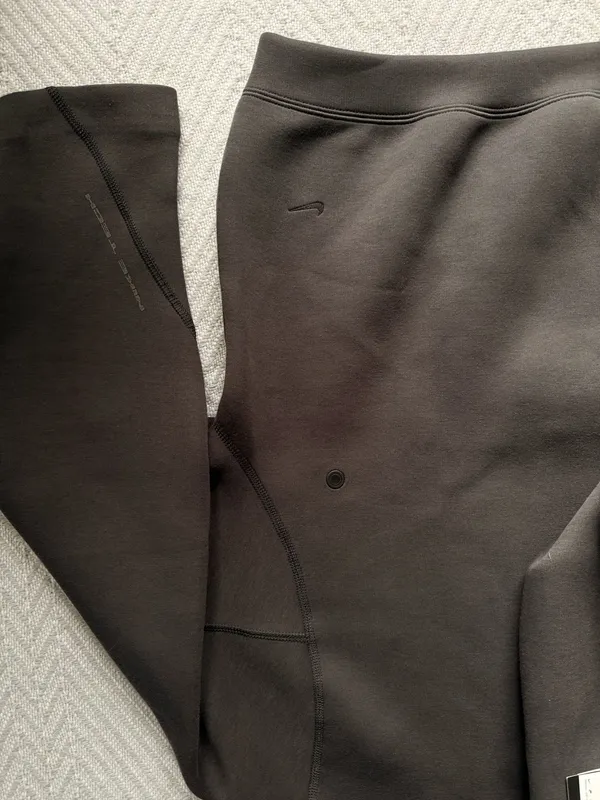 Nike Oversized Tech Fleece Crop Hoodie - Image 4