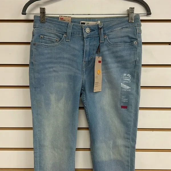 Levi's 535 Ultra Low Rise Legging Crop NWT Size 27 Light Wash Color Variation - Image 2