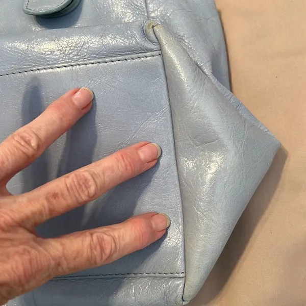 Danier light blue soft leather handbag with adjustable handles EUC - Image 3