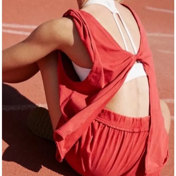 Free people twist back tank Sz M - Image 3