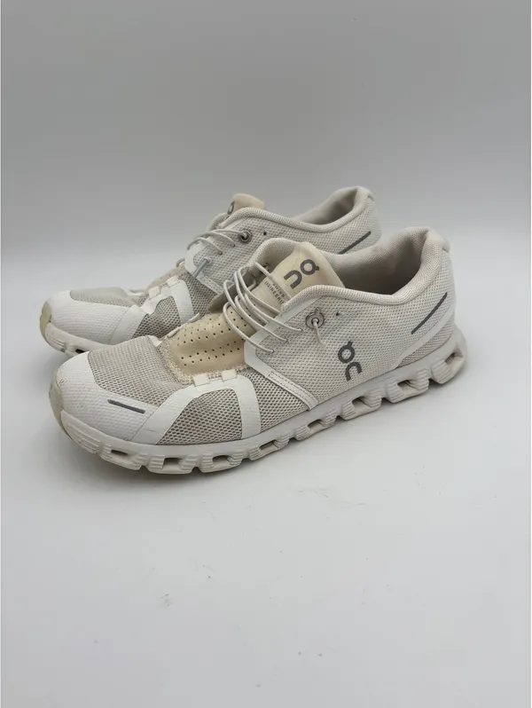 On Cloud Woman’s Size 8 Running Shoes - Excellent Condition-Running Or Casual - Image 3