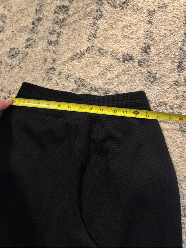 ALO Yoga Black Waffle-Knit Leggings with Logo Patch - Image 5