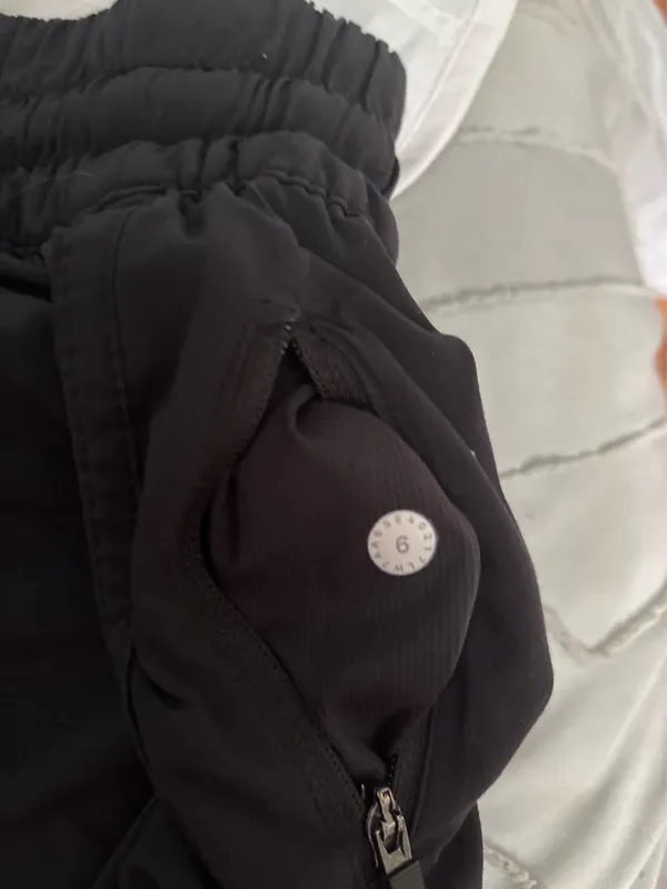 Lululemon Shorts Hotty Hot Black - Image 3