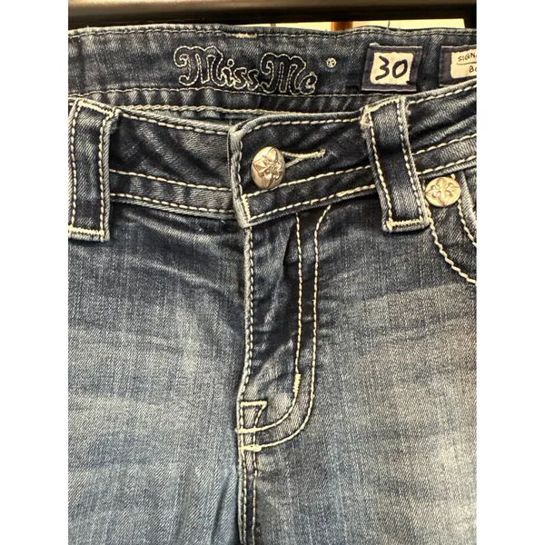 Miss Me Signature Bootcut Jeans Medium Wash Embroidered Feather Size 30 flaw - Image 4