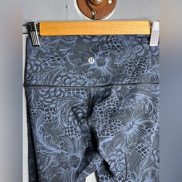 Lululemon Wunder Under Hi-Rise 1/2 Tight *Full-On Luxtreme 17 size 4 - Image 5