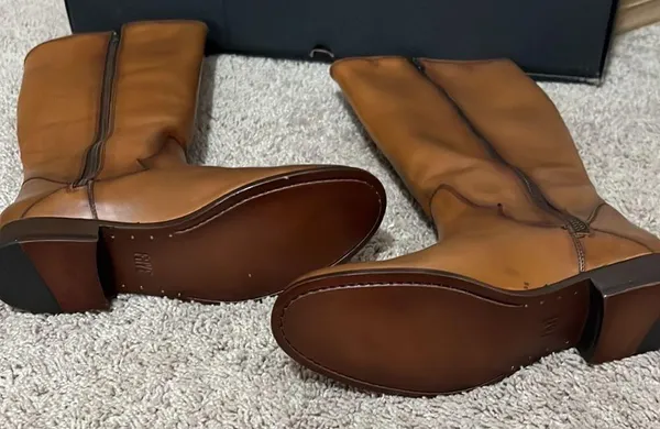 Frye Marissa Medallion inside zip Tall boot Color: Cognac Size 8.5 NIB - Image 13