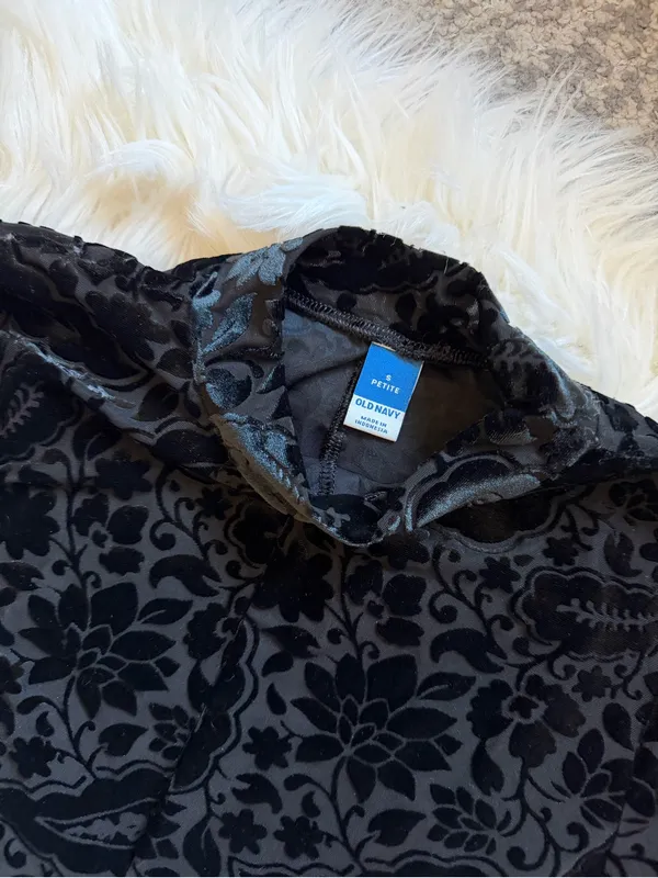 Old Navy velvet mini dress - Image 8