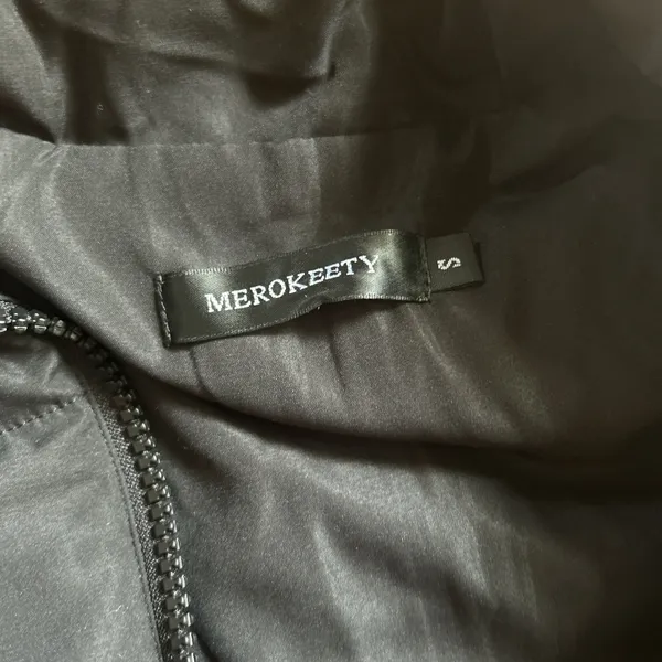 Cropped Puffer Amazon Vest Black - Image 2