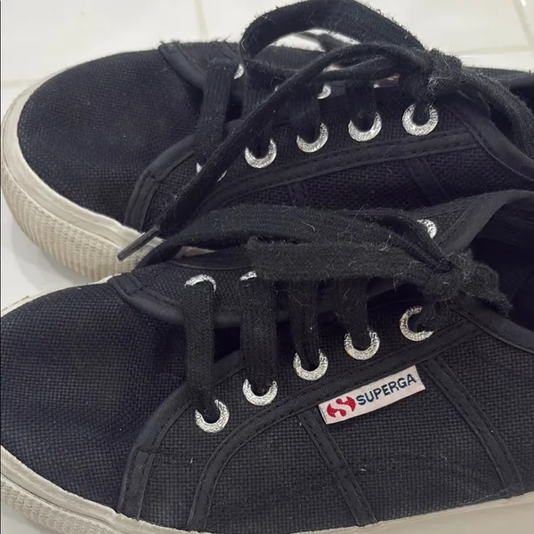 Trendy Black Canvas Sneakers - Image 3