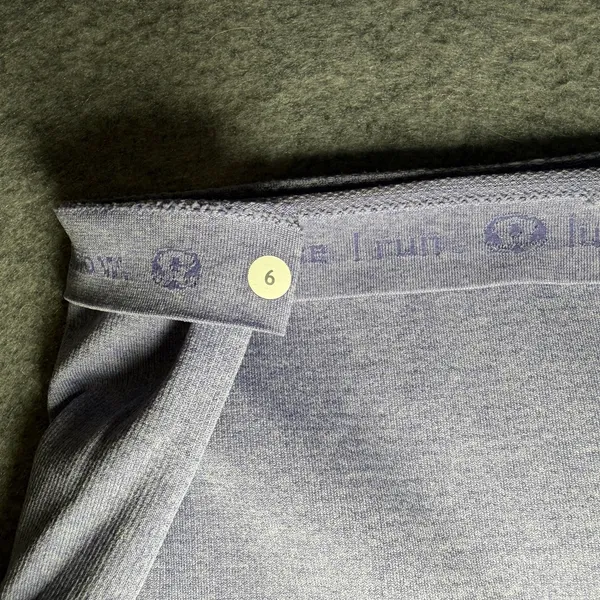 Lululemon Women Short Sleeve Athletic Top Size 6 Heathered Purple - Image 2