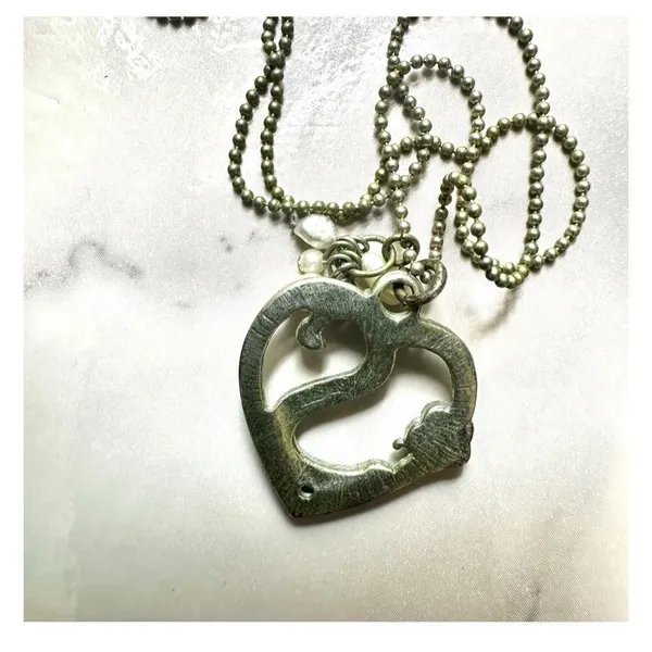 Silver tone freshwater Pearl S monogram heart pendant necklace - Image 4