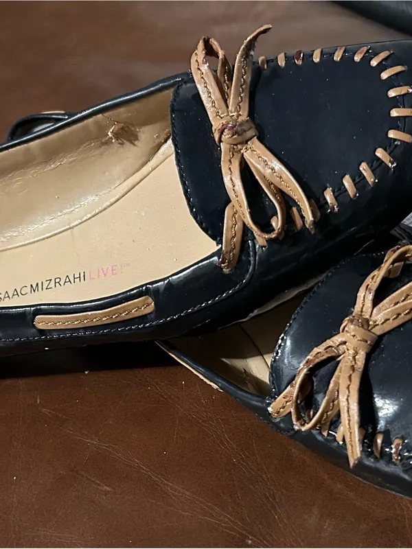 Isaac Mizrahi Navy Patent Loafers with Tan Bow 10M - Image 8