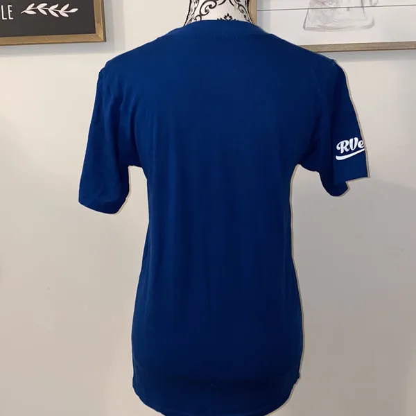 RVezy Graphic Camping Tee Shirt Size Medium - Image 4