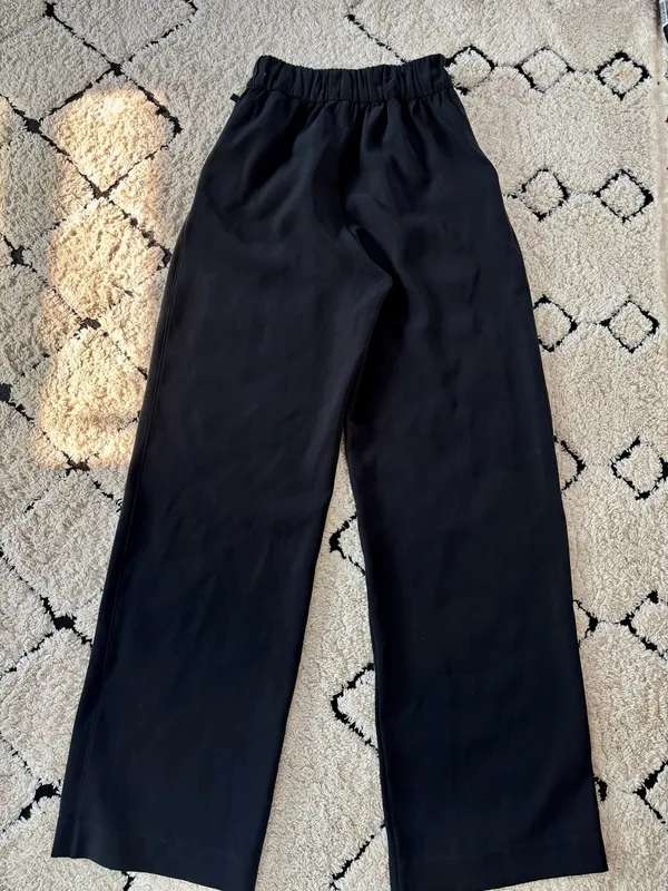Lululemon Noir Pants - Image 3