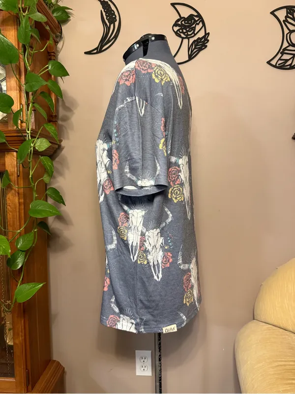 Blue Gray Short Sleeve Off-the-Shoulder Tee with Skull & Floral Print - Image 5