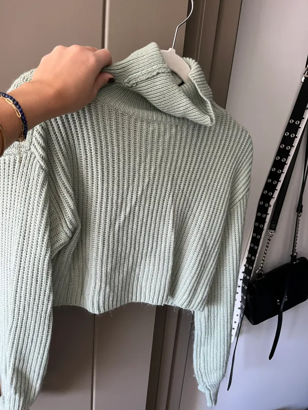 SheIn Cropped Turtleneck - Image 3