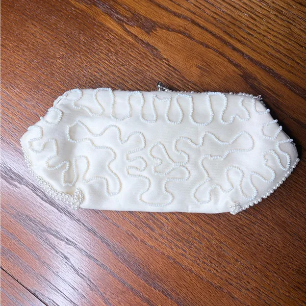 Pam McMahon Vintage Cream Beaded Kiss-Lock Clutch with Heart Detail - Image 9