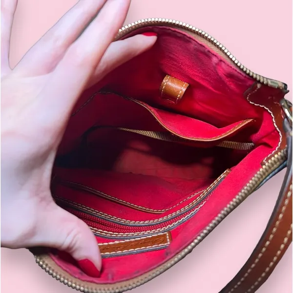Vintage Dooney & Bourke CLAREMONT Cross Body Pebbled Leather Purse - Image 3
