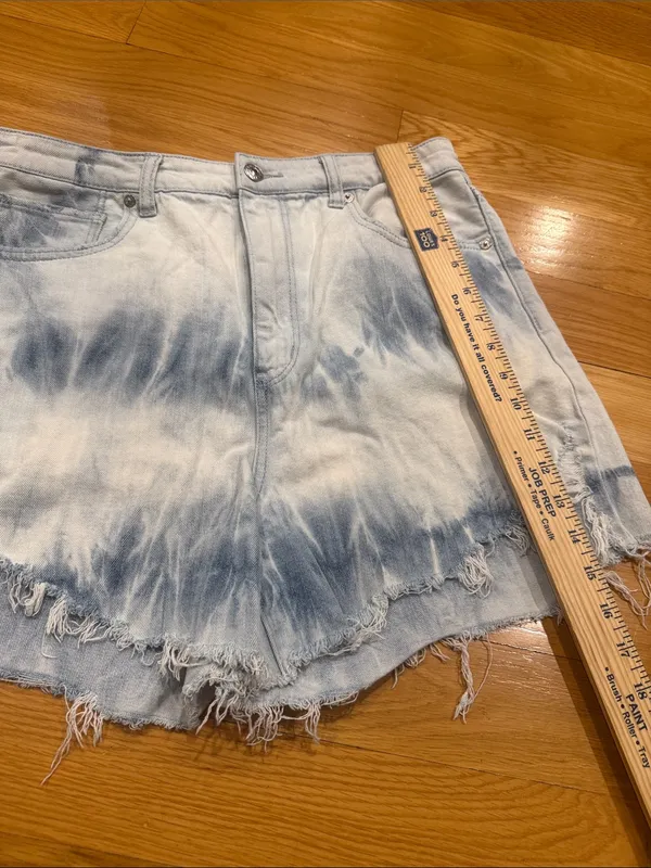 American Eagle outfitters highest rise mom shorts size 12. - Image 4