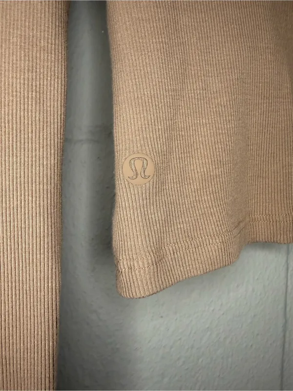 Lululemon LA Turtleneck Long Sleeve in Soft Sand Women’s Size 4 Athletic Top - Image 8