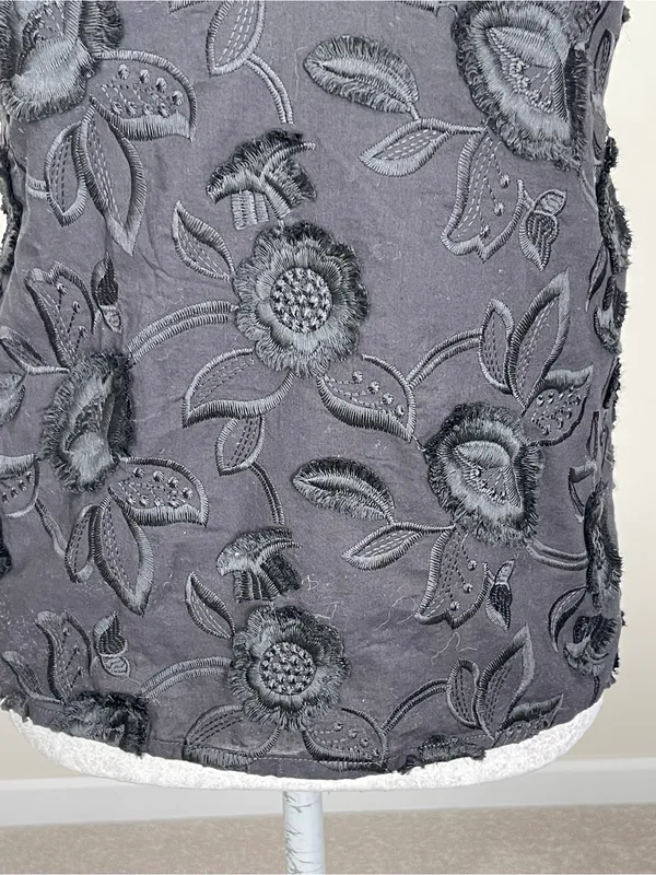 Ophelia Roe Black Floral Appliqué Spaghetti Strap Women's Top Size S - Image 4