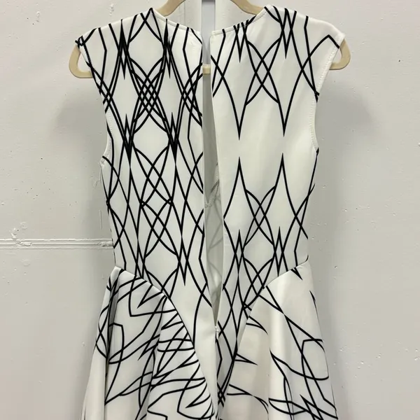 NWT‎ Rumor Boutique White Black Geometric Scuba Fit Flare Mini Dress Small Nylon - Image 8