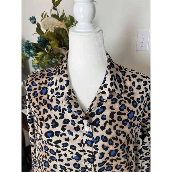 Hesed Women Leopard Print Collared Button - Image 2