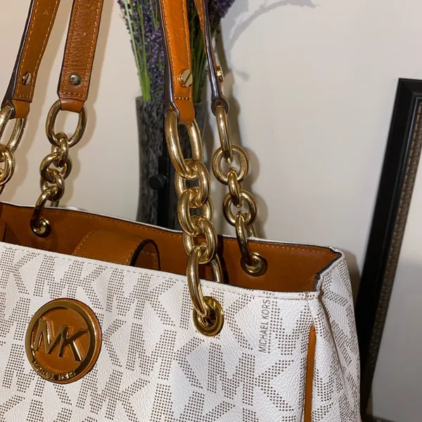 Michael Kors Signature MK Vanilla Acorn Fulton Chain Leather Tote EUC - Image 4