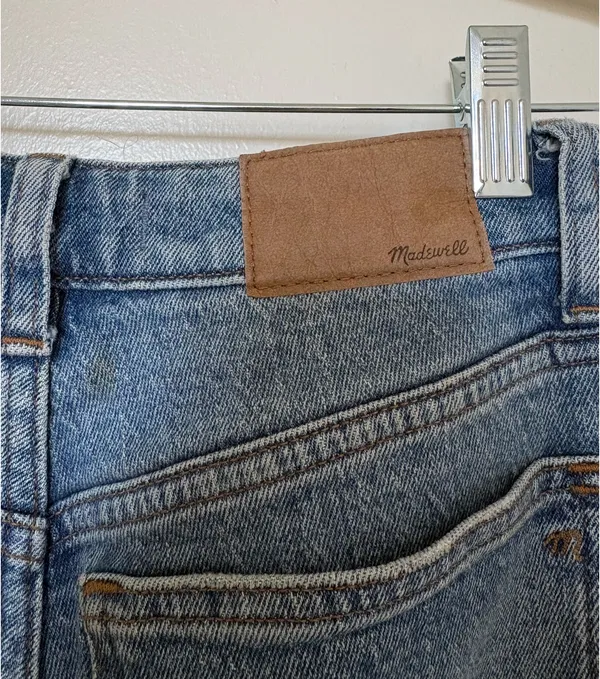 Madewell Curvy 90s Straight Jeans Petite - Image 4
