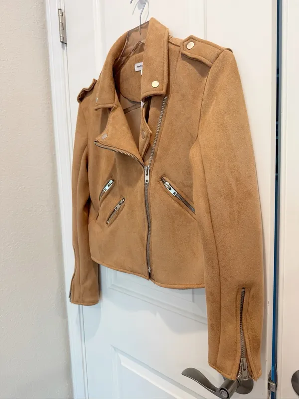 VICI NWT Mission District Pocketed Faux Suede‎ Moto Jacket Camel size Small - Image 10