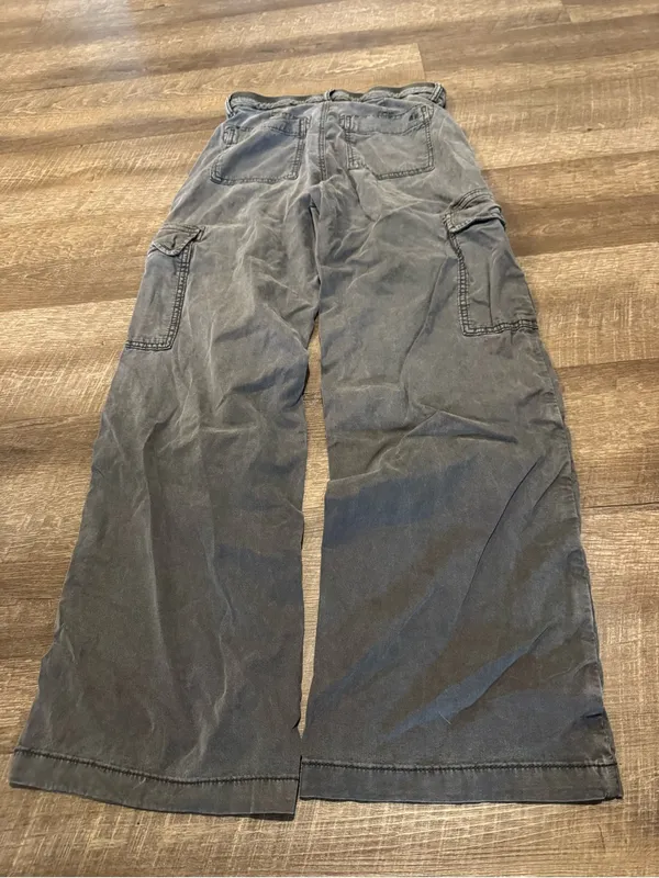 American Eagle Outfitters Wide Cargo Pants in Washed Gray - Image 4