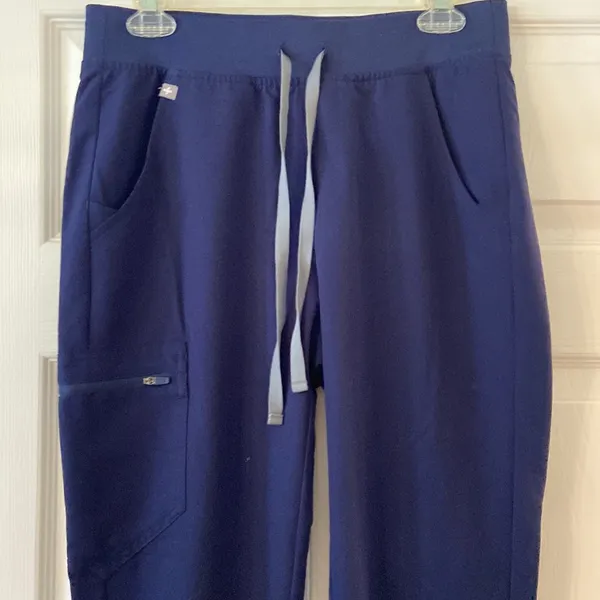 FIGS Technical Collection Pants size S inseam 30” waist 30” elastic navy blue - Image 4