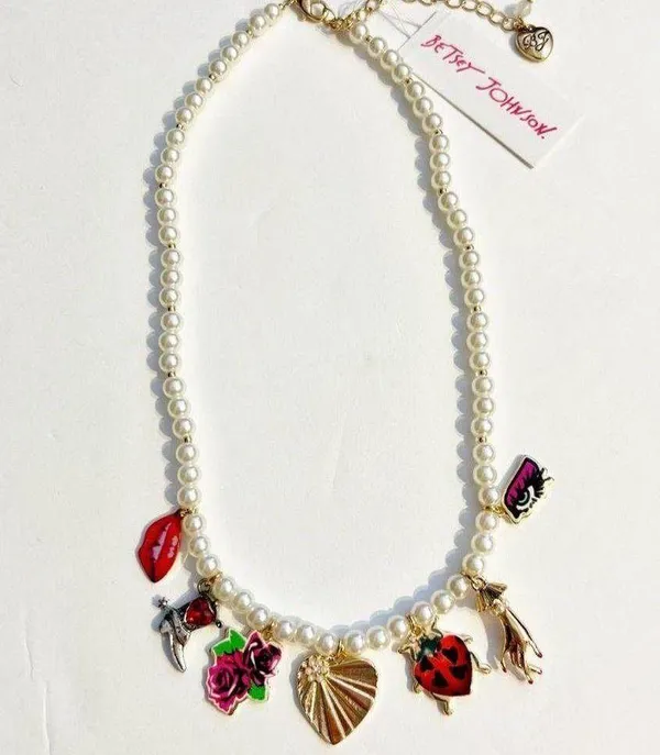 👄Betsey Johnson Faux Pearl Charm Necklace - Ladybug, Lips, Flower & Cowboy Boot - Image 8