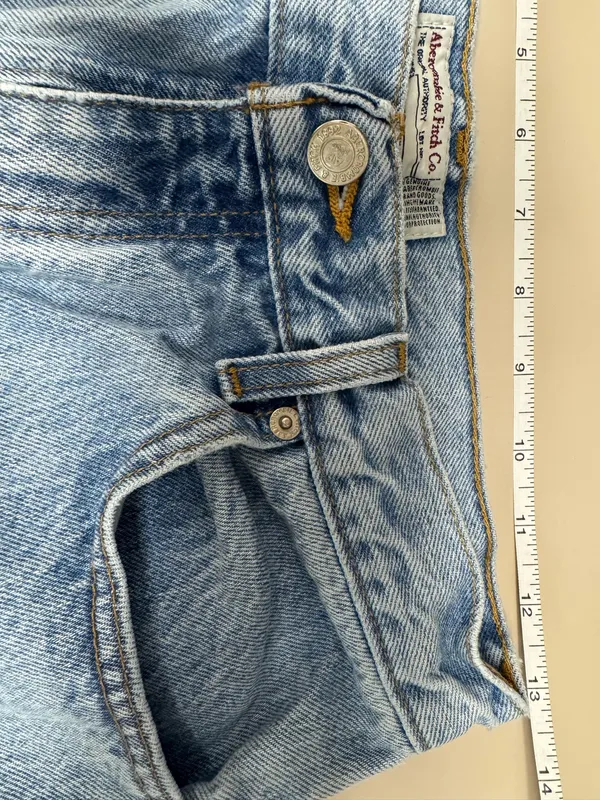 Abercrombie & Fitch Light Blue Relaxed Women’s Jeans Size 10 - Image 8
