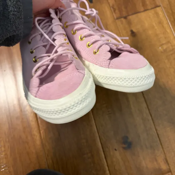Converse Chuck Taylor’s Pink Scalloped Women's Sneakers size 7.5 - Image 5