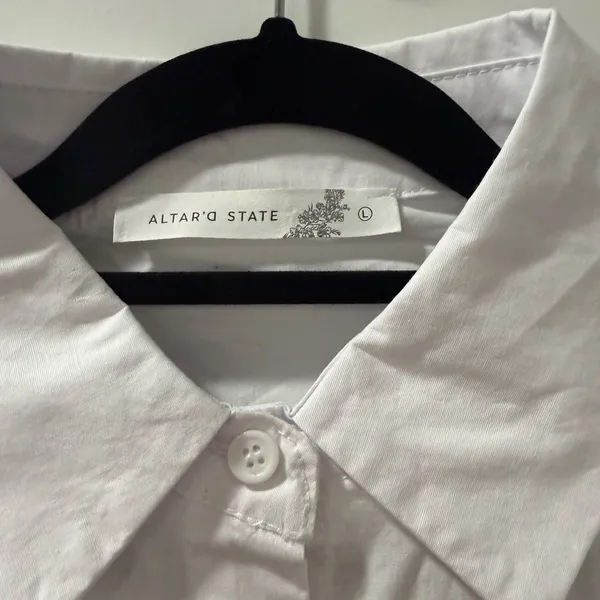 NWOT Altard state Pleated Button Up Top - Image 4
