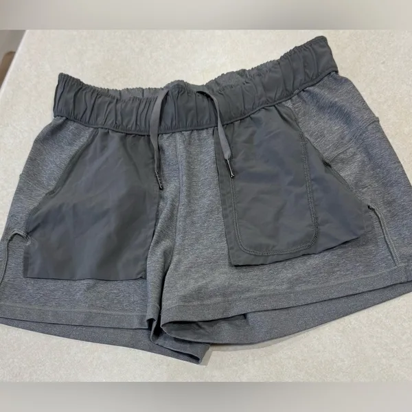 Lululemon On The Fly Shorts 2.5" In Gray Size 6 - Image 8
