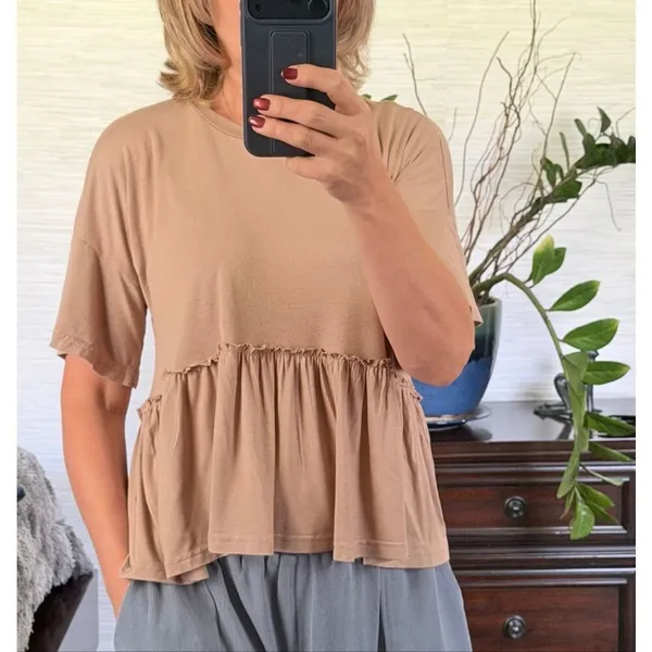 Taupe Ruffle Hem Babydoll Top Size L Soft Stretch Short Sleeve Tee - Image 6